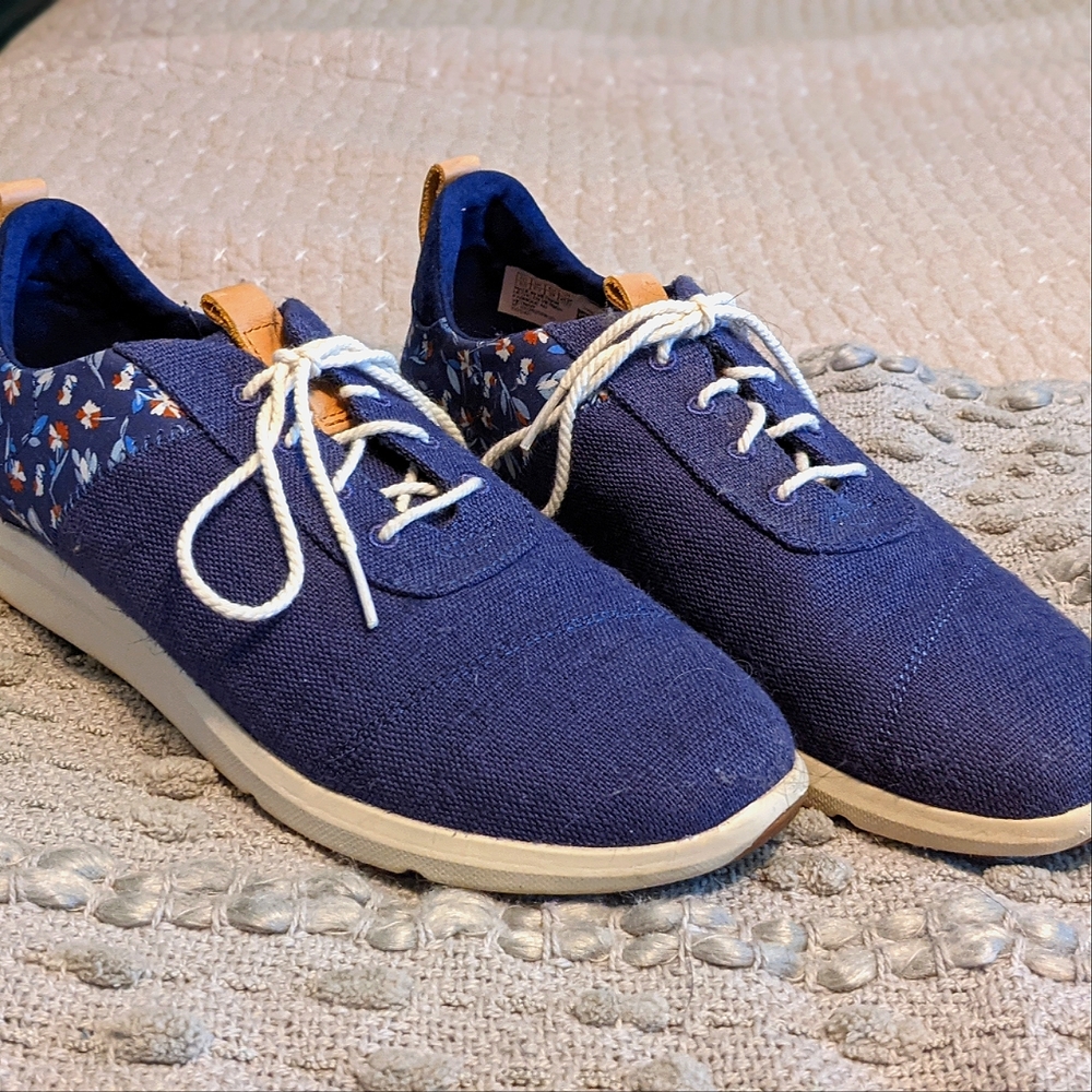 Tom's sneakers